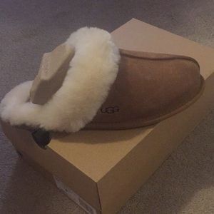 New Ugg slippers (scuffette II) sz 8 chestnut